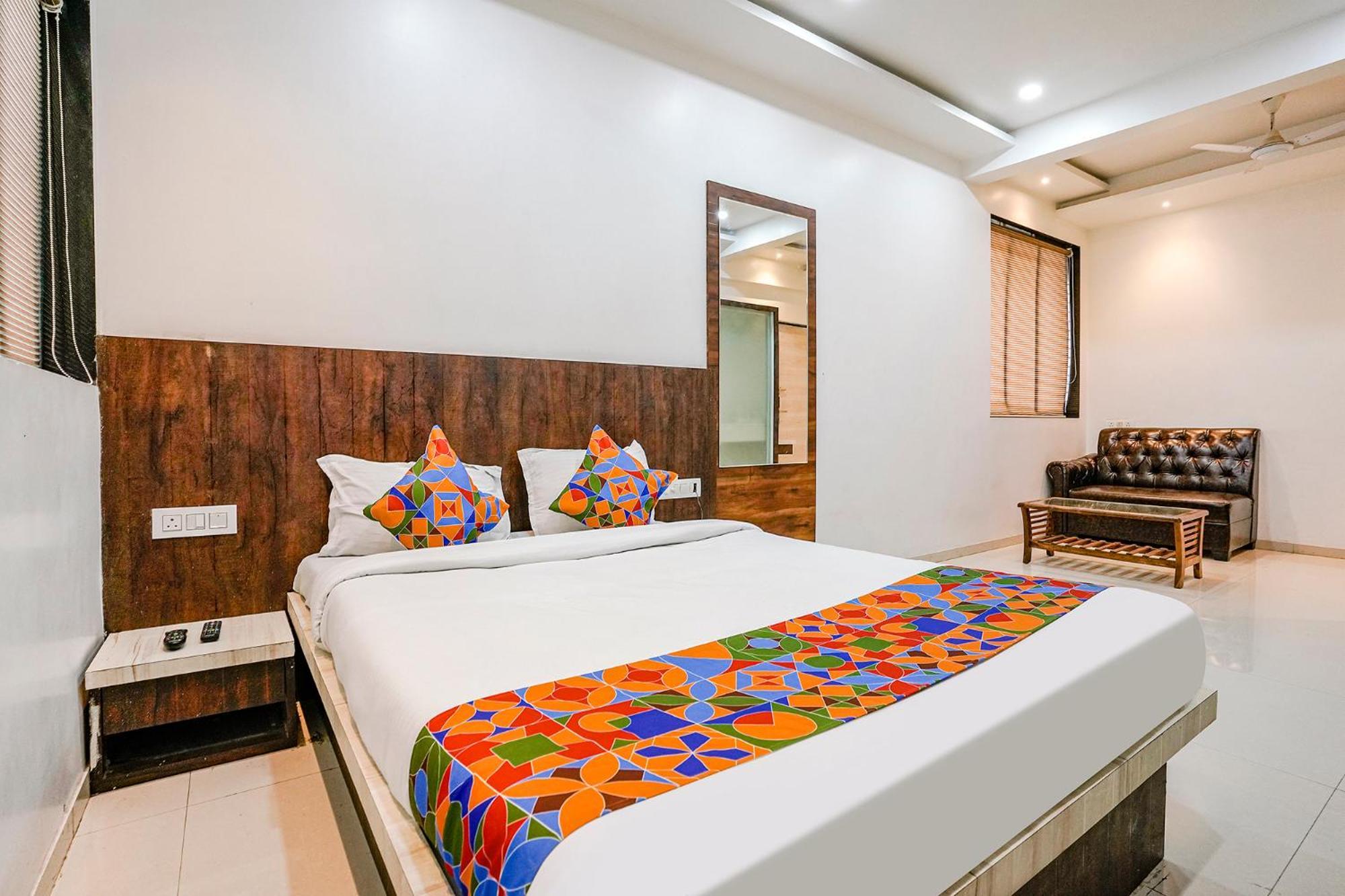 Fabhotel Krishna Inn Kashele Luaran gambar