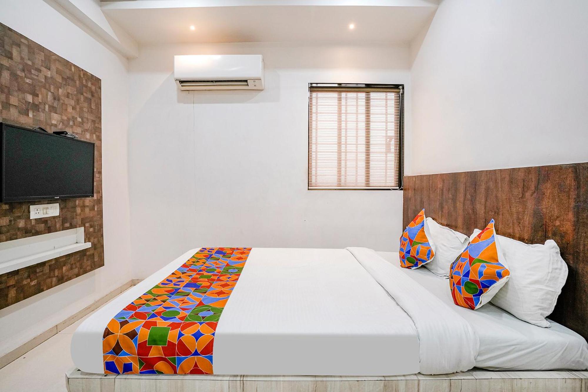 Fabhotel Krishna Inn Kashele Luaran gambar